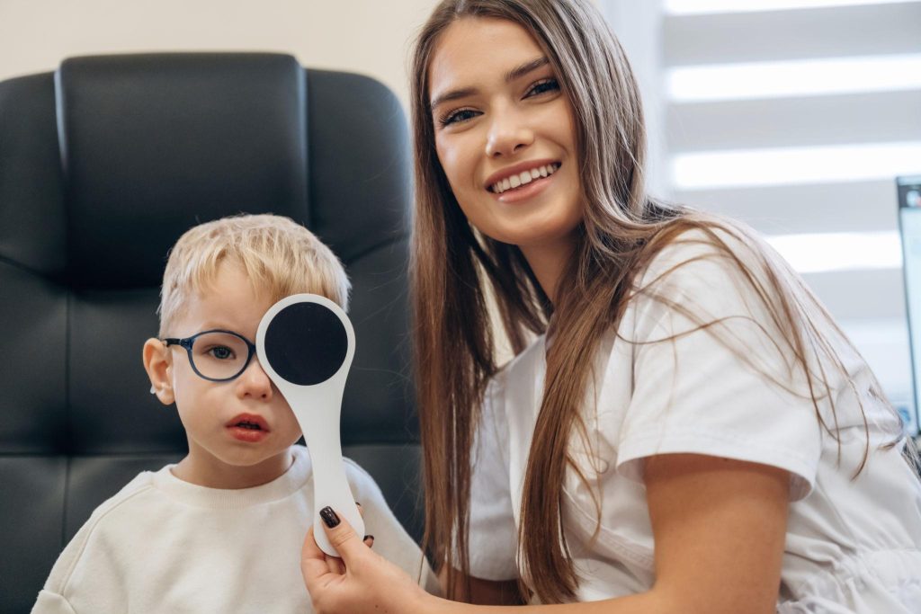 Почему ухудшается зрение у детей